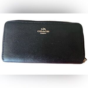 Coach Accordion Wallet in Black – 100% Leather – EUC